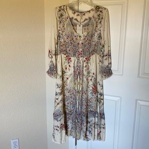 Womens off white patterned dress. New with tags.